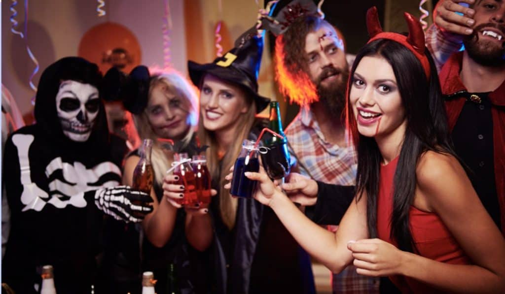 Halloween Party: Wanneer is Halloween 2023 en Wat Trek Je Aan?